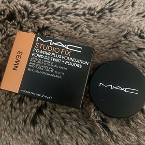 MAC Cosmetics Studio Fix Powder Plus Foundation NW33 15g